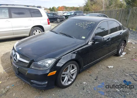 2013 Mercedes-Benz C 250 Sport из США, поврежденный, VIN WDDGF4HB6DR262767